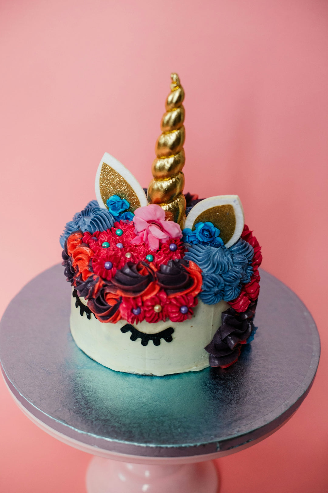 Customize Your Graduation Celebration with a Unique Custom Cake Topper Featuring a Personalized Bobble Head Figurine as the Ultimate Gift