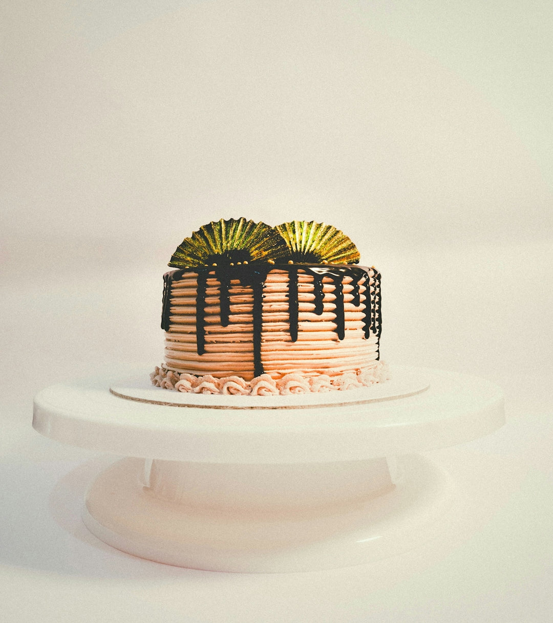 Creating Unique Custom Cake Toppers with Personalized Photographer Bobblehead Figurines A Perfect Personalize Gift