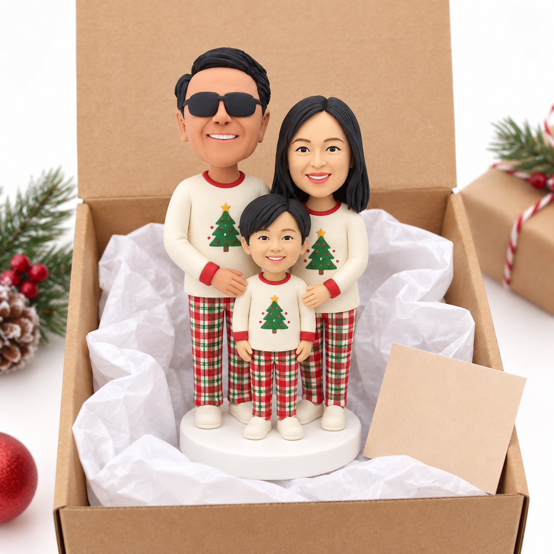 Custom Family Christmas Bobblehead – Personalized Holiday Figurine with Kids & Pets