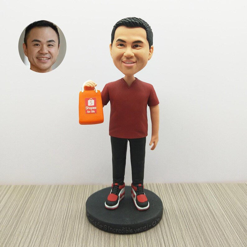 Example of the custom figurine design; personalised from customer reference photos